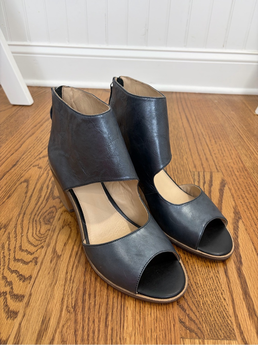 Kelsi Dagger Open-toe Gray Leather Chunky Heels (11)
